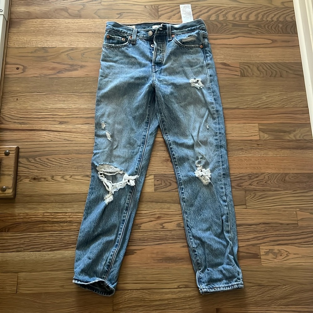 Levi’s distressed wedgie Jean